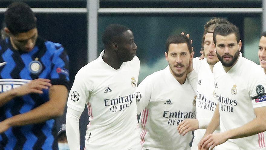 Los jugadores del Madrid celebran el gol de Hazard ante el Inter.