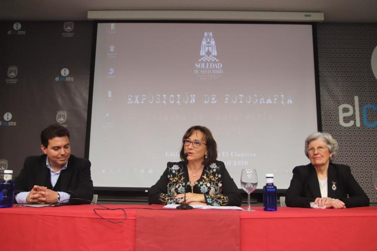 La vicealcaldesa Mari Ángeles Goitia preside la inauguración de la exposición "Soledad de Santa María"