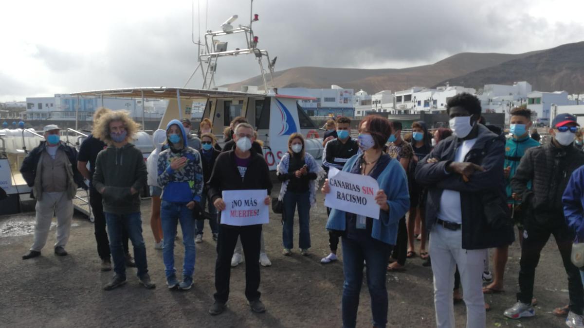 Momento del recuerdo a los migrantes fallecidos en Órzola.