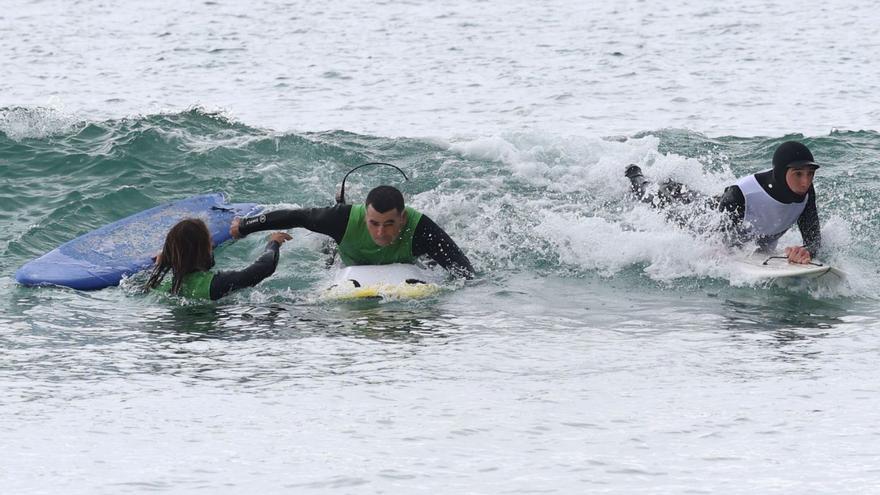 Héroes del surf compiten en Patos