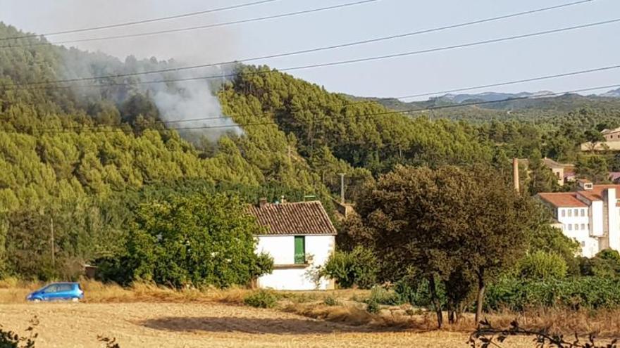 Imatge del fum generat per l&#039;incendi.