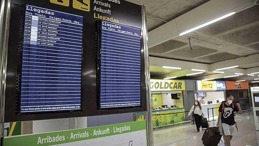 El aeropuerto de Palma sigue aún bajo mínimos, a la espera de que se empiecen a recuperar conexiones aéreas.