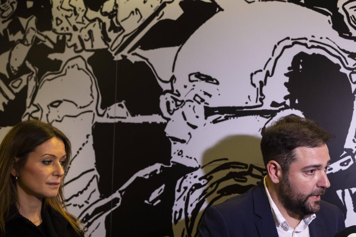 Fran López e Inma Murgui antes de la reunión con las familias.