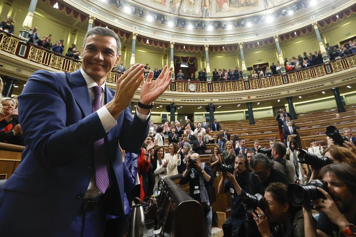 Pedro Sánchez es investido presidente del Gobierno.