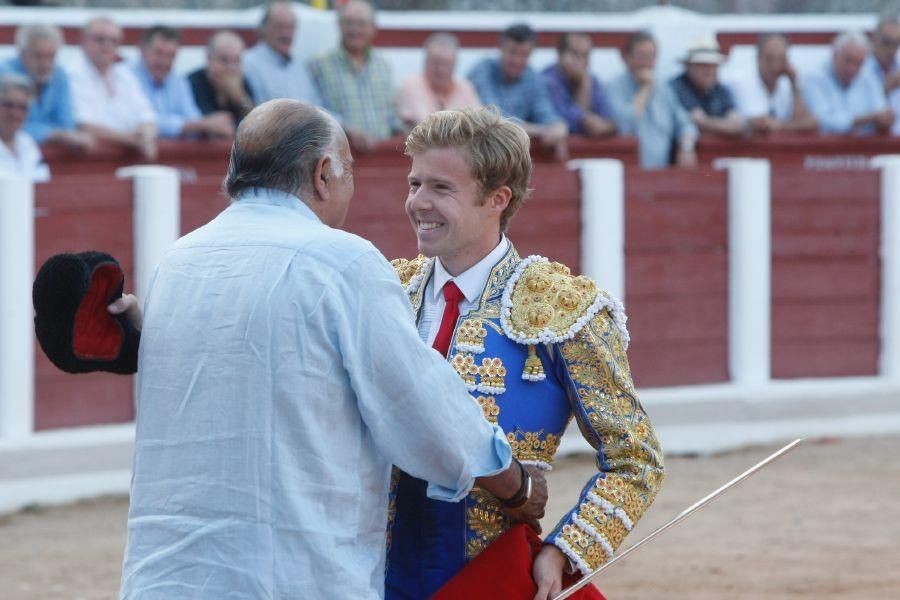 Toros en San Pedro: Cayetano, por la puerta grande