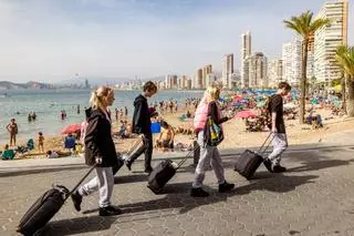 Un puente de récord en Benidorm: la hostelería vive un pequeño agosto de cuatro días