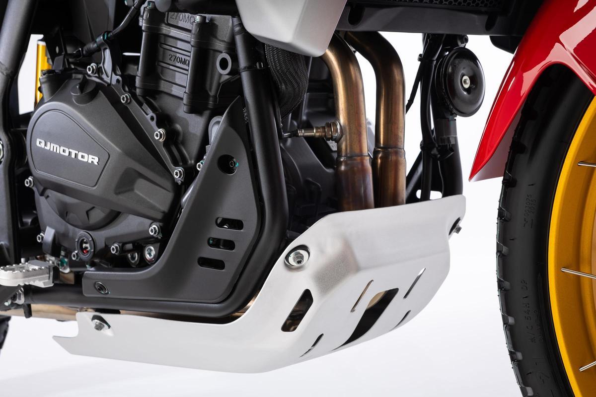El apartado mecánico gira alrededor de un motor bicilíndrico de 449,5 centímetros cúbicos que desarrolla 47 CV y 41 Nm de par máximo