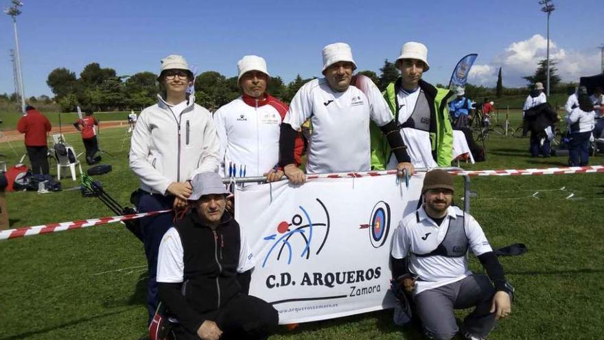 Los seis integrantes del Reny Picot posan en Lérida.