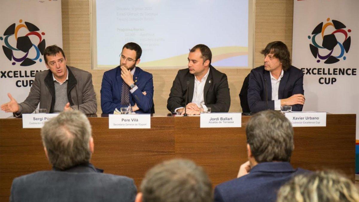 Sergi Pérez (Codirector de la Excellence Cup), Pere Vilà (Secretari General de l'Esport), Jordi Ballart (Alcalde de Terrassa) y Xavier Urbano (Codirector de la Excelence Cup), en un momento de la presentación del nuevo proyecto