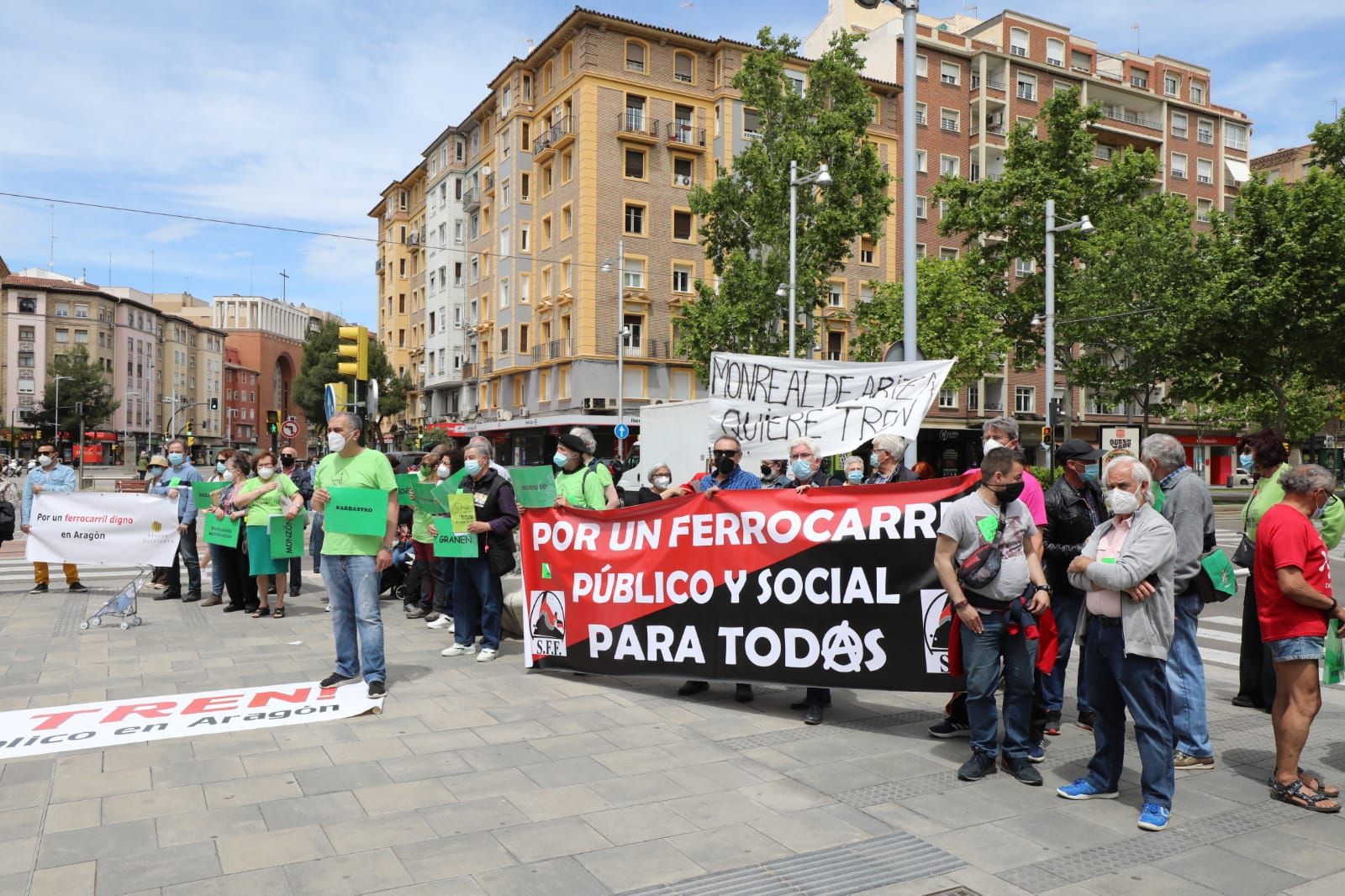 Más de 200 personas se manifiestan para pedir más paradas y frecuencias de tren