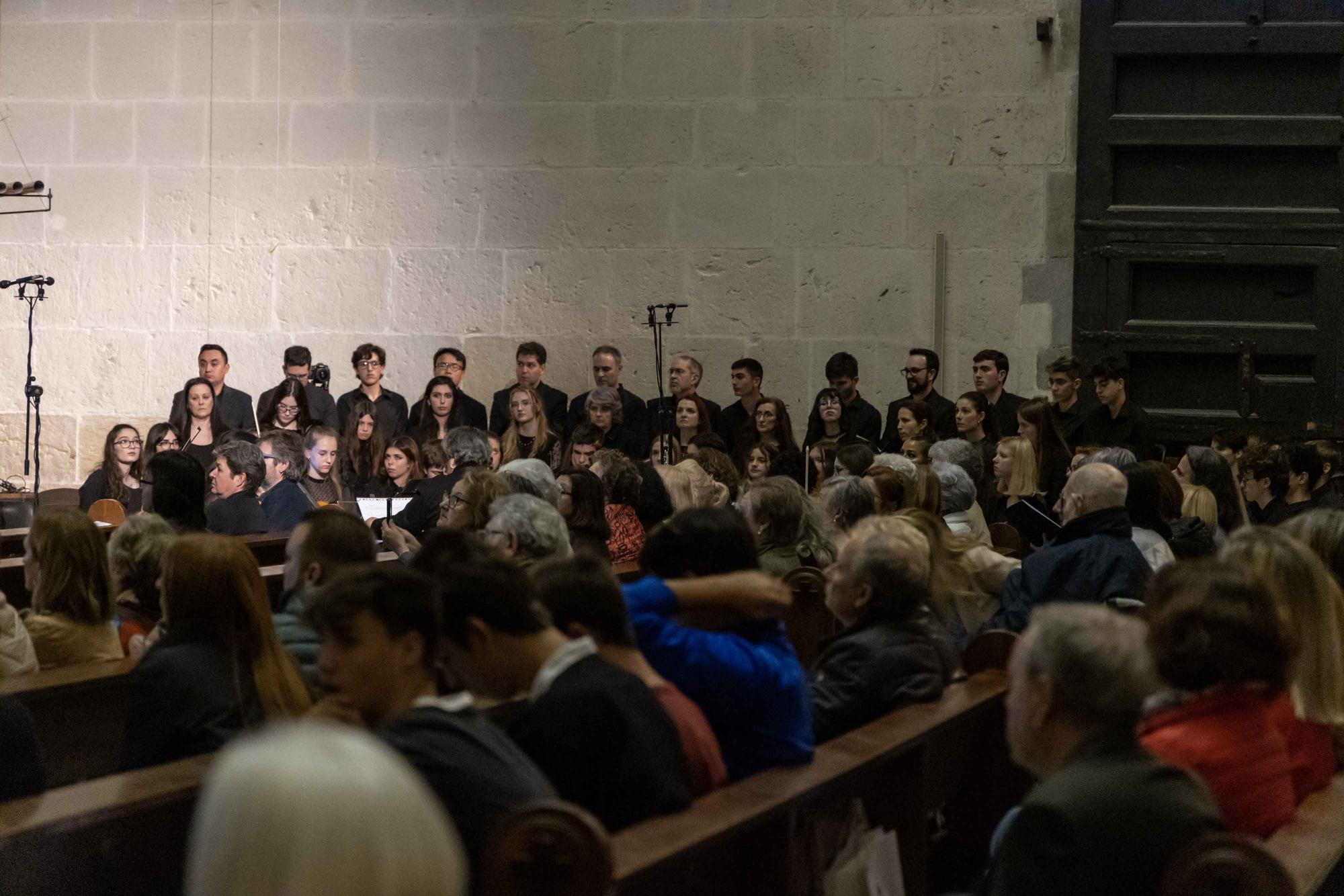 Alumnos del Conservatorio José Tomás de Alicante interpretan la Pasión en la Concatedral de San Nicolás