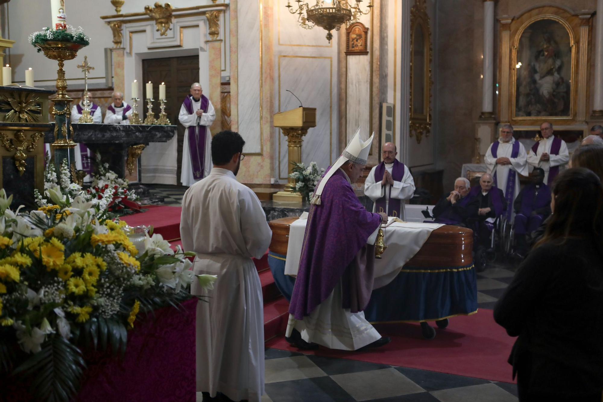 Funeral de Emili Marin, director de la revista Sao y sacerdote