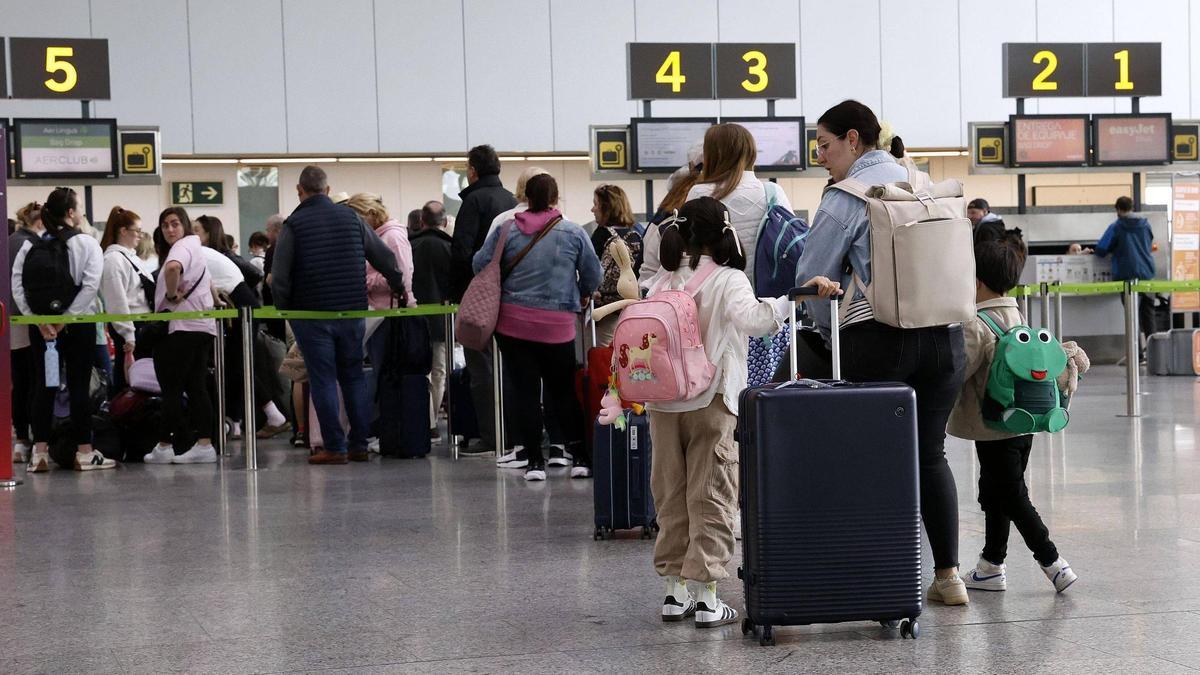 El desembarco de Wizz Air y Fly2Galicia cierra una etapa negra en Lavacolla