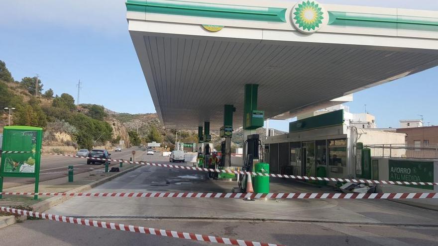 Raptó con un cuchillo a su exnovia antes de chocar en la gasolinera