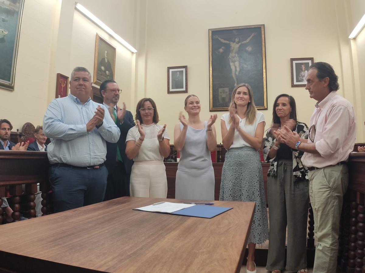 Representantes políticos, de la promotora y vecinales, el día en que se inició la etapa de consenso para definir el trazado del cable, en julio de 2024.