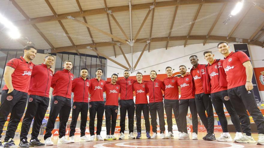 Los jugadores del Jimbee Cartagena, ayer en el Media Day organizado por el club.