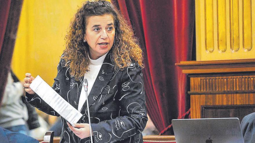 Pilar Costa, en una imagen de archivo en el Parlament. | B. RAMON