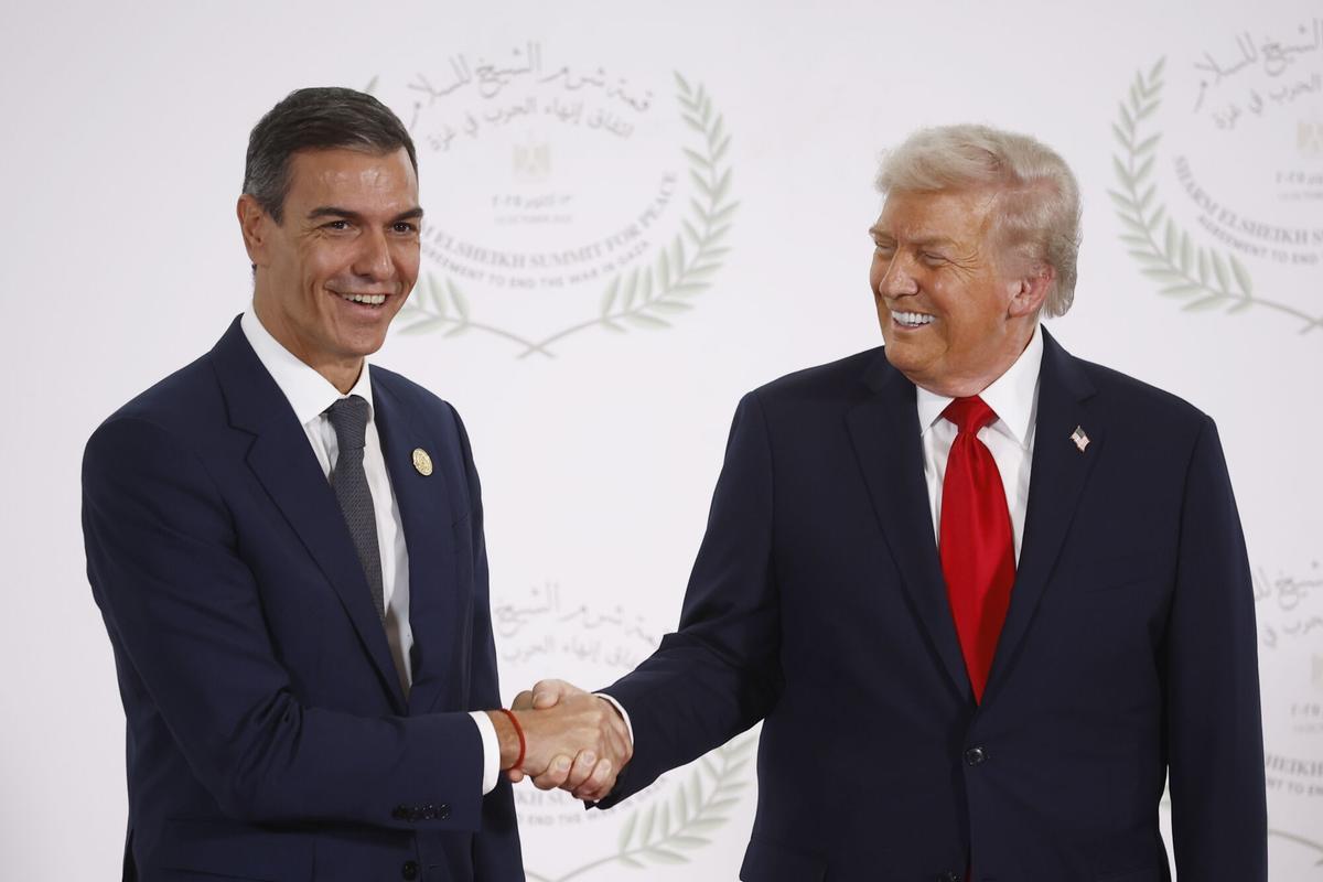 El presidente del Gobierno español Pedro Sanchez (i) y el presidente de los Estados Unidos, Donald Trump.