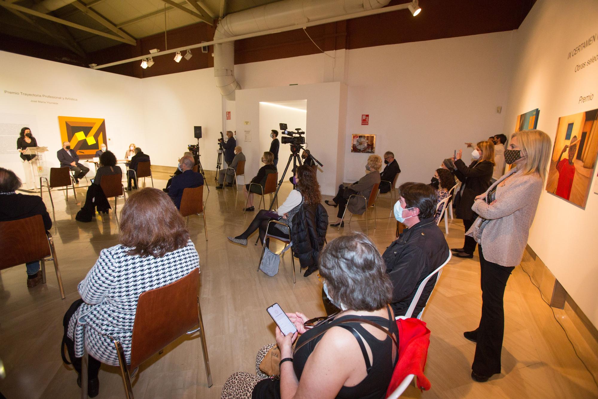 Inauguración de la exposición de los Premios Miradas de la Fundación Alió