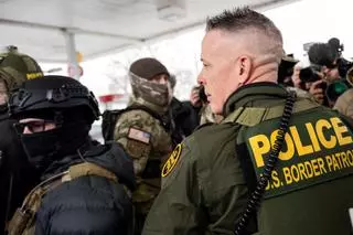 Agentes del ICE matan a tiros a un hombre en Minneapolis