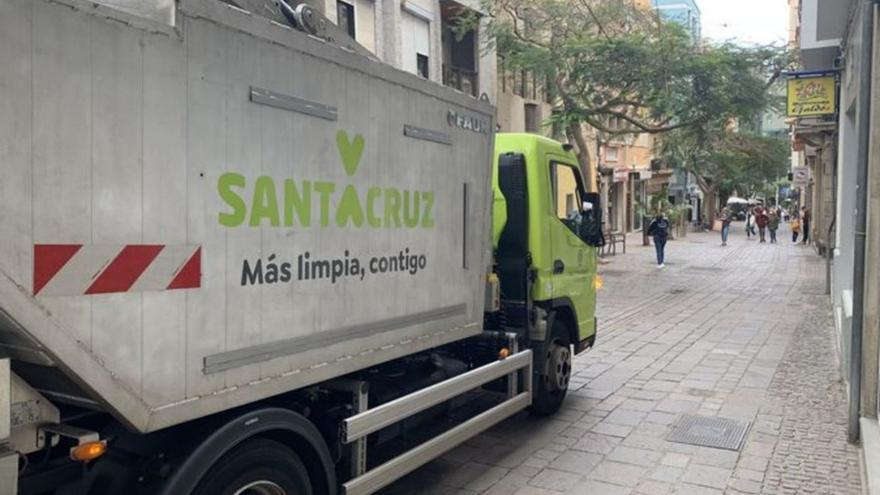 Vehículo de recogida selectiva de Santa Cruz Limpia.