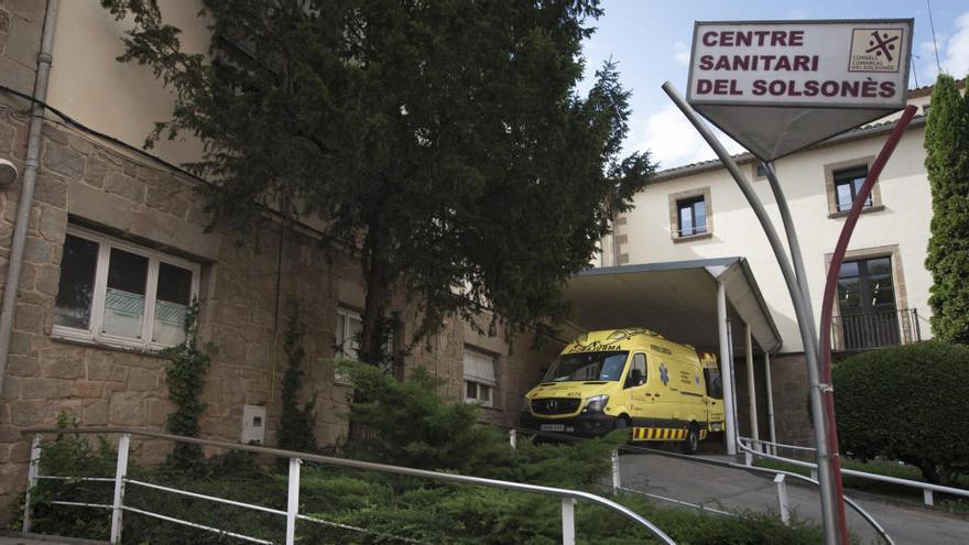 Una ambulància al Centre Sanitari del Solsonès