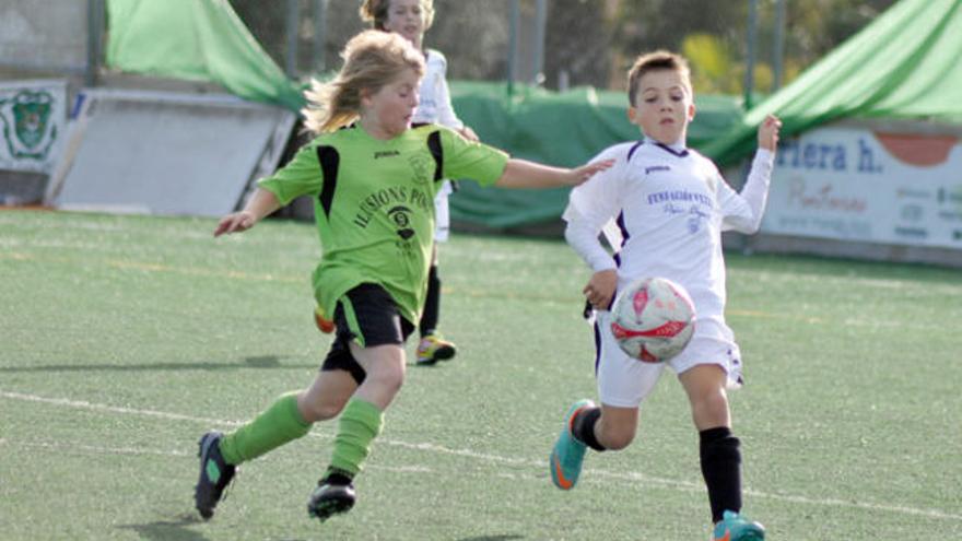 Puig d´en Valls A y el Santa Eulalia A de alevines protagonizaron una duelo muy competido.