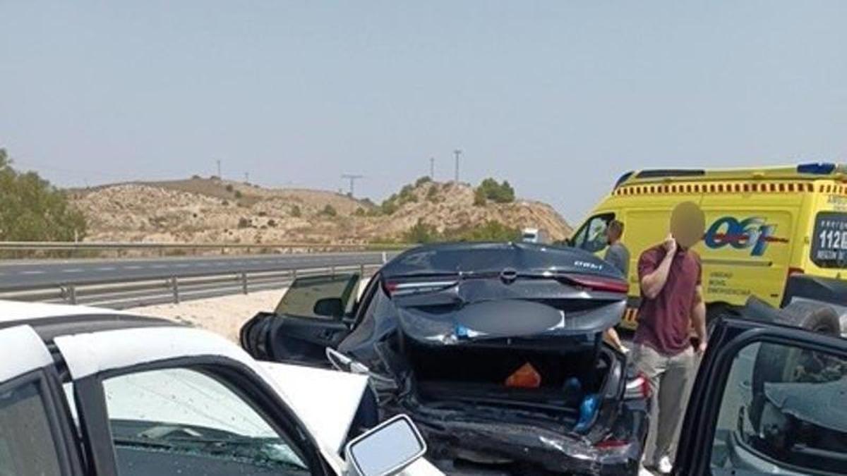 Tres de los cuatro coches implicados en el accidente en la A-7.