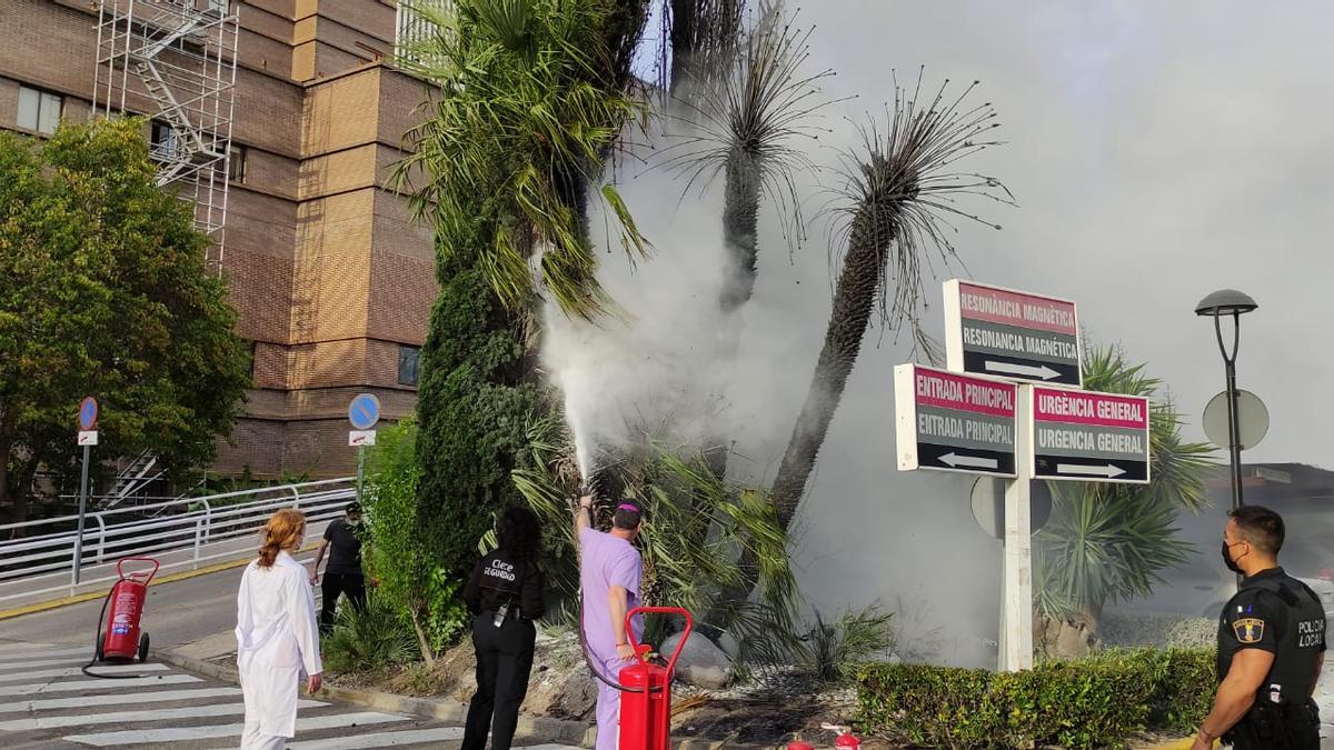 Las llamas han sido sofocadas con extintores del equipamiento propio del centro.