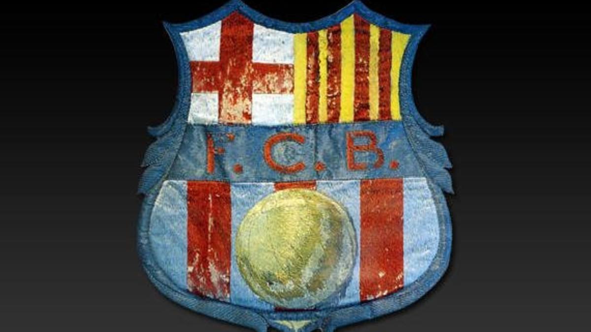 El escudo actual es muy similar al que se diseñó en 1910