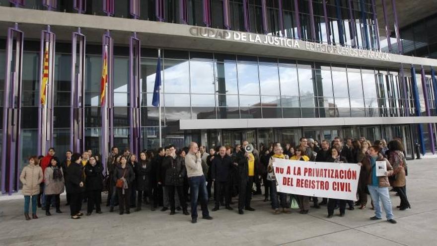 Protesta contra la privatización del Registro Civil