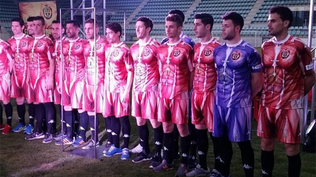 El Palencia presentó una impactante equipación