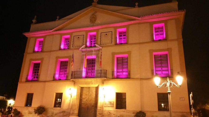 Ayuntamiento de Paterna, teñido de rosa