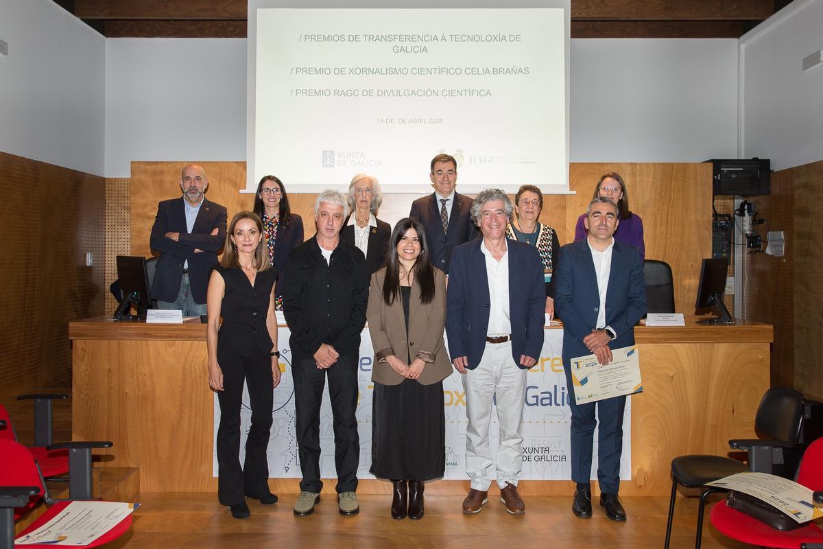 Foto de familia del acto organizado por la Real Academia Galega de Ciencias.