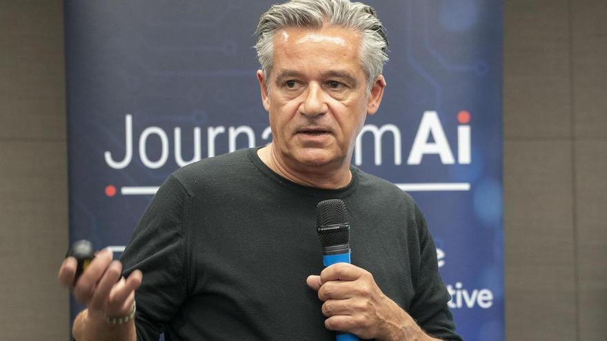 Charlie Beckett: &quot;La inteligencia artificial también será una amenaza para el negocio del periodismo&quot;