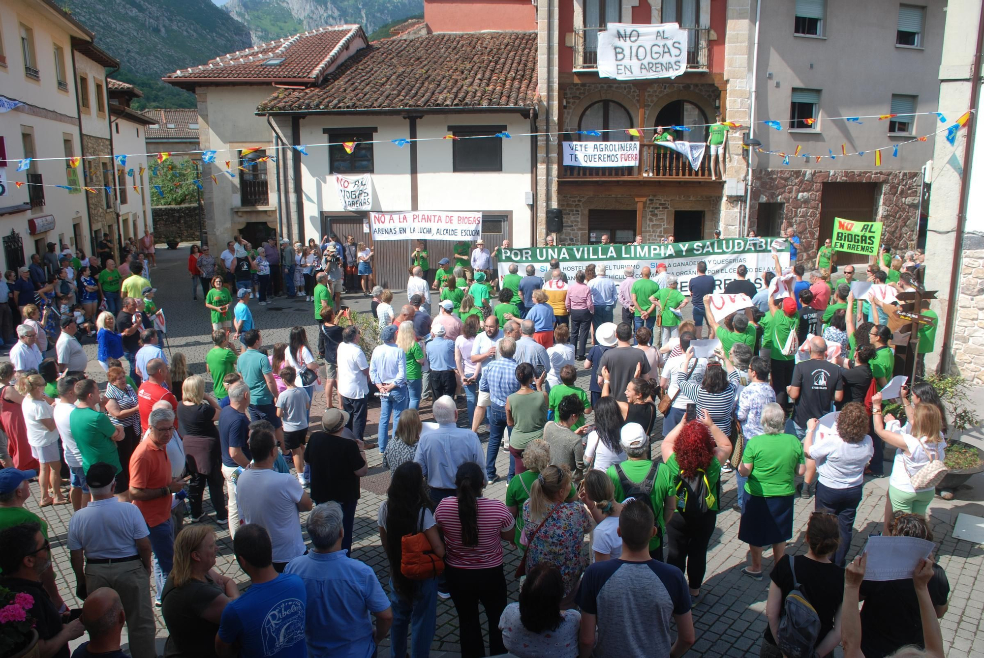 Manifestación contra la planta de biogás en Arenas de Cabrales