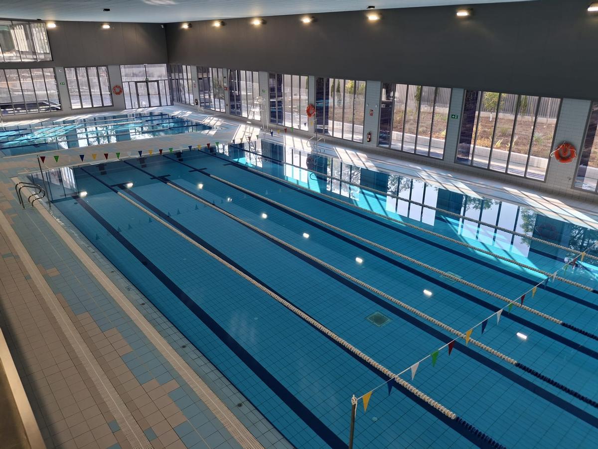 Día histórico en Xàbia: abre la piscina climatizada tras más de 20 años de reivindicarla (imágenes)