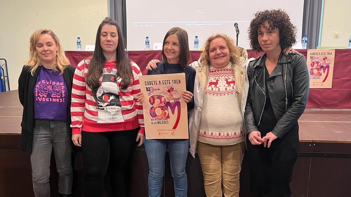 Marina Casero, María Garrido, Berta Suárez, Gema Suárez y Jacoba García, en la presentación de las actividades del 8M