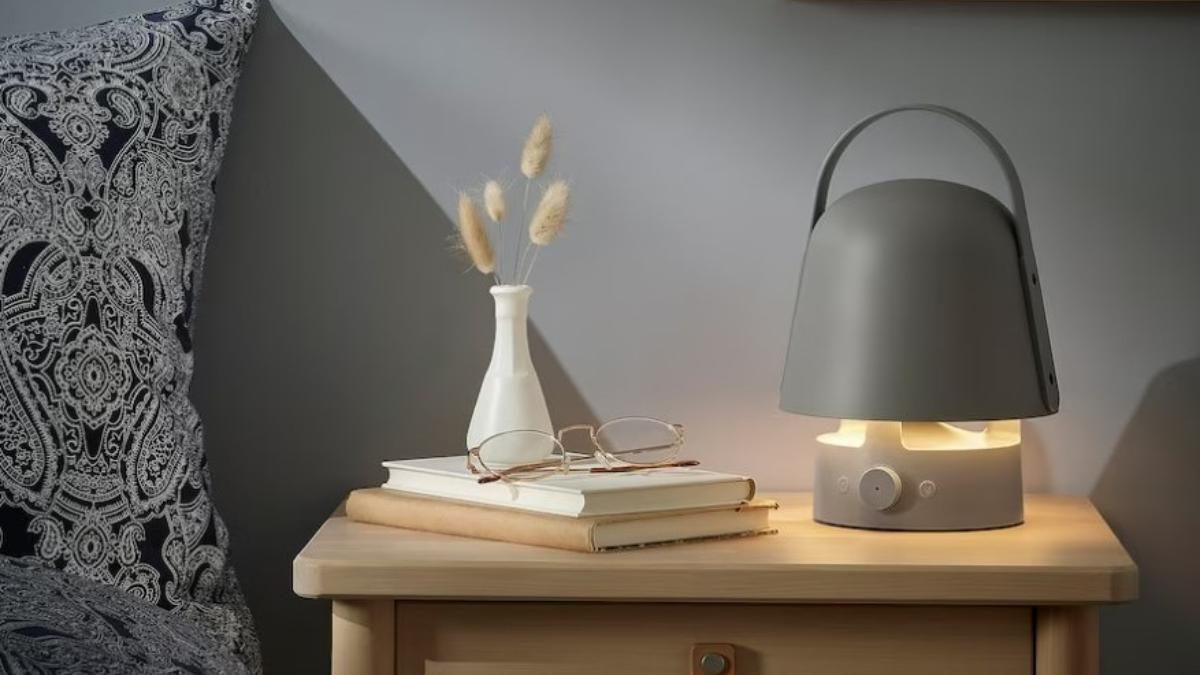 Ikea tiene la lámpara que camufla un altavoz y que no puede faltar en tu jardín