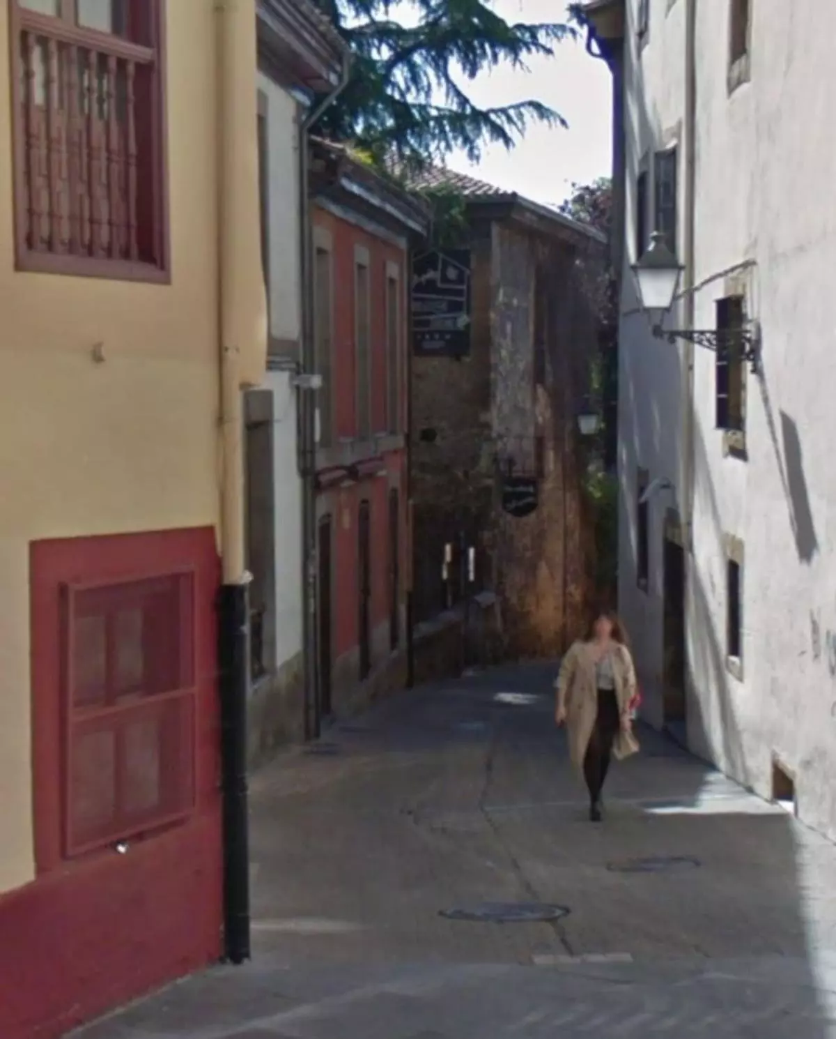 Buscan en Francia al detenido por agredir a un policía gijonés en Oviedo