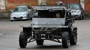 Quads al estilo Mad Max en Ucrania para ayudar al Ejército