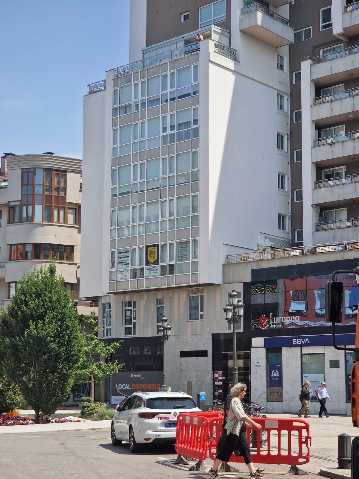 El edificio en el que se formó la cascada.