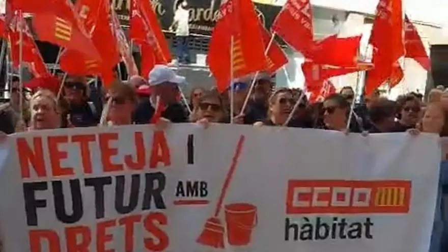 Protesta de CCOO ante CEV de Alicante por el bloqueo de las negociaciones en el sector de la limpieza de edificios
