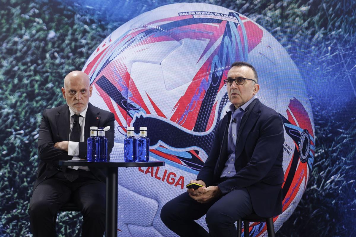 MADRID (ESPAÑA), 18/03/2026.- El presidente de LaLiga, Javier Tebas (i) y el director general corporativo de LaLiga, Javier Gómez (d) durante la presentación este miércoles del informe económico financiero de LaLiga correspondiente a la temporada 2024/25. EFE/ Javier Lizón
