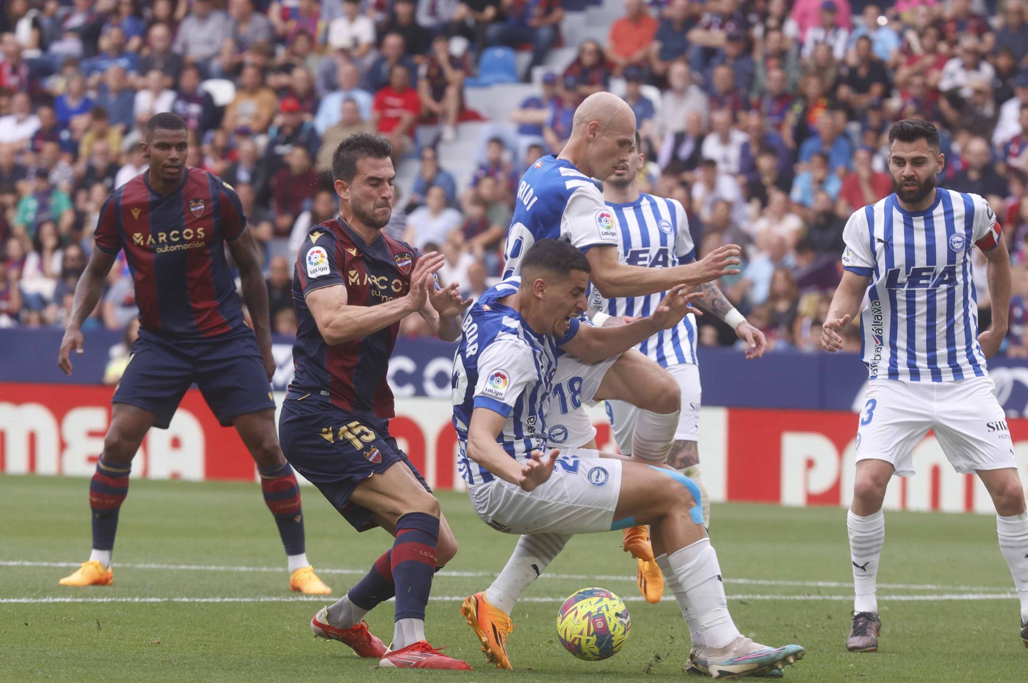 Las mejores imágenes del Levante UD - Deportivo Alavés