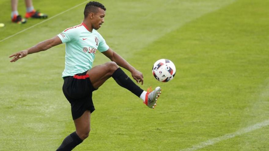 Nani durante un entrenamiento con Portugal.