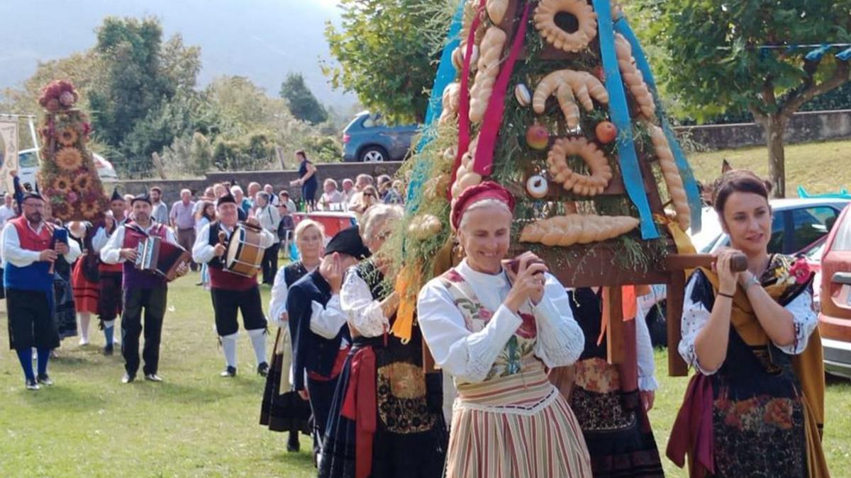 La procesión de Nuestra Señora del Rosario celebrada el pasado fin de semana en San Juan de Duz. | R. M. V.