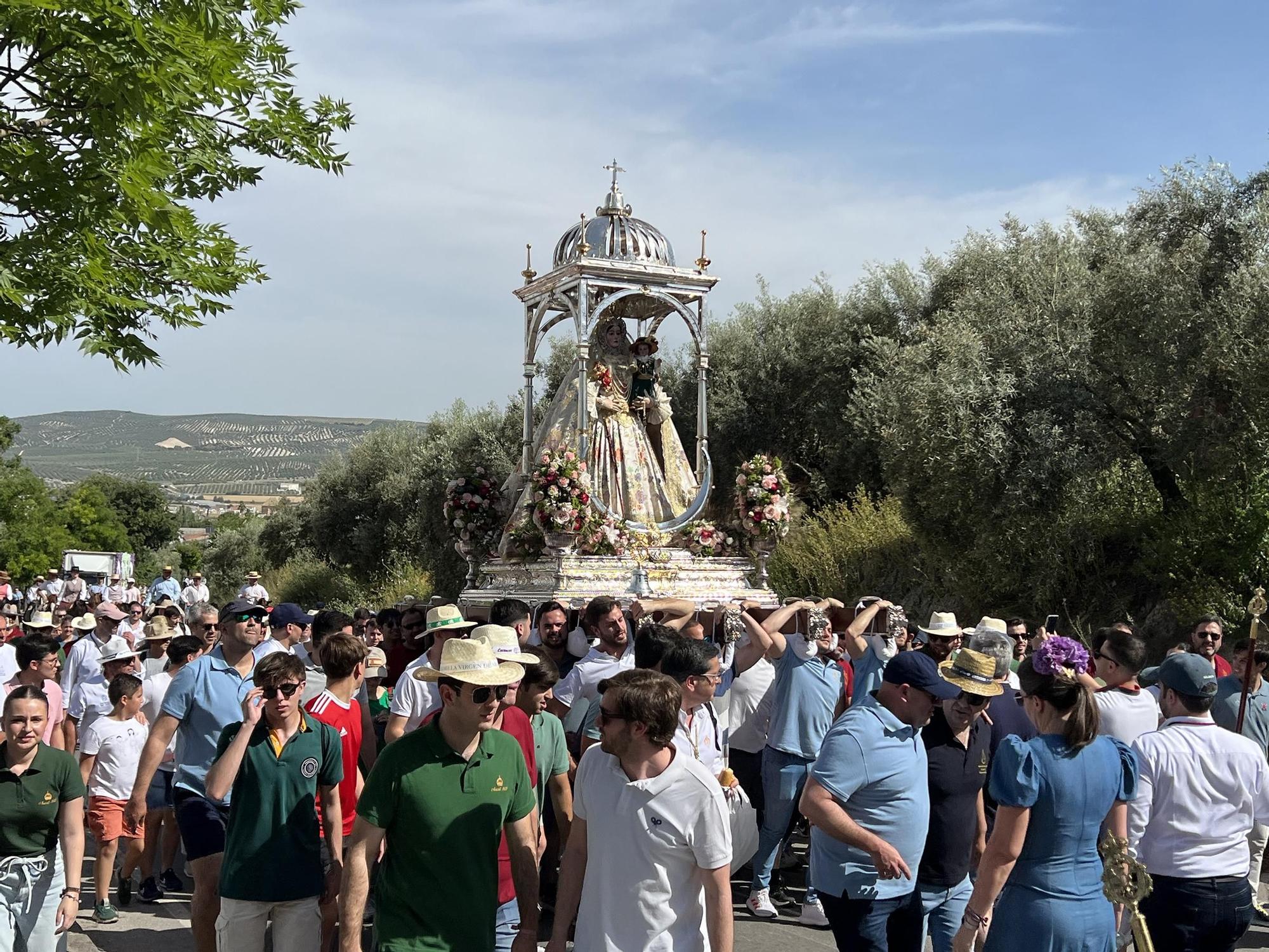 La Virgen de Araceli de Lucena regresa a su Santuario en la Romería de Subida