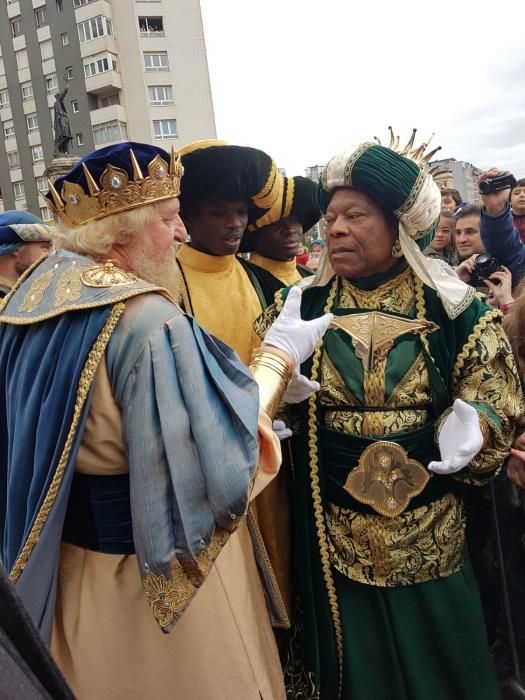 Los Reyes Magos llegan a Gijón para repartir regalos e ilusión