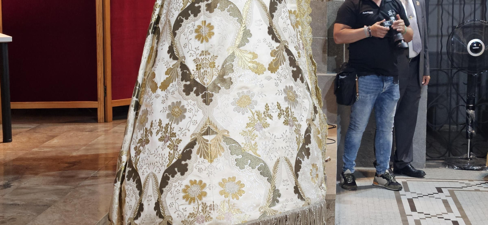 El Besamanos de falleras mayores y cortes 2024, en imágenes